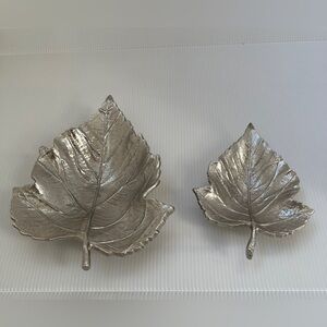 LEAF DISHES Set of 2 Silver Tone Metal Trinket Decorative Minimalist Botanical